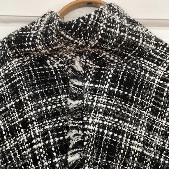 Zara Women's || Frayed Tweed Black Forest Sweater/Pullover/Poncho; Size Small